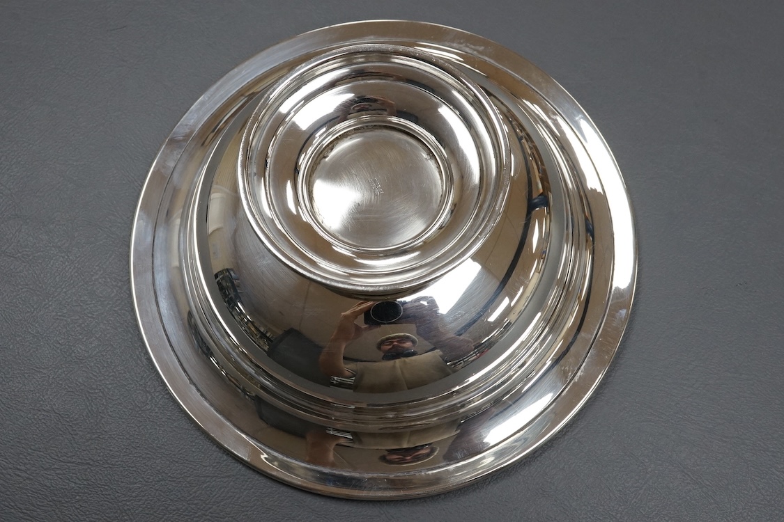 An Elizabeth II silver pedestal bowl, by Barker Brothers Silver Ltd, Birmingham, 1973, 17.6cm, 8.2oz.
